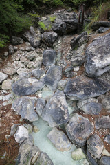 長崎県雲仙市　雲仙地獄　葬頭川の婆石