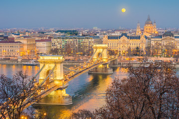 Fototapeta premium Most Łańcuchowy Szechenyi w Budapeszcie na Węgrzech.