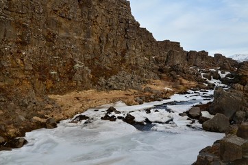 アイスランド　ギャウ　ゴールデンサークル　シンクヴェトリル国立公園　世界遺産　地溝帯　プレート　絶景　冬 iceland island winter  Golden circle gja Thingvellir National Park  gjá