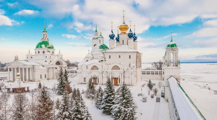Fototapeta na wymiar Gold ring of Russia. Monastery on the shore of Lake Nero in Rostov Veliky in winter