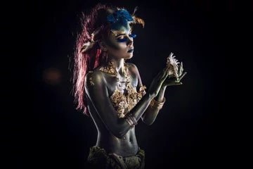 Foto op Plexiglas Vrouw mooi model met body art ongebruikelijke fantasie in de Studio © kuzmichstudio