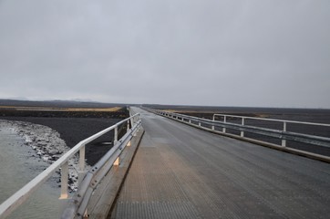アイスランド　道路　橋　絶景　冬　レンタカー　セルフドライブ　iceland island winter road bride rental car self drive