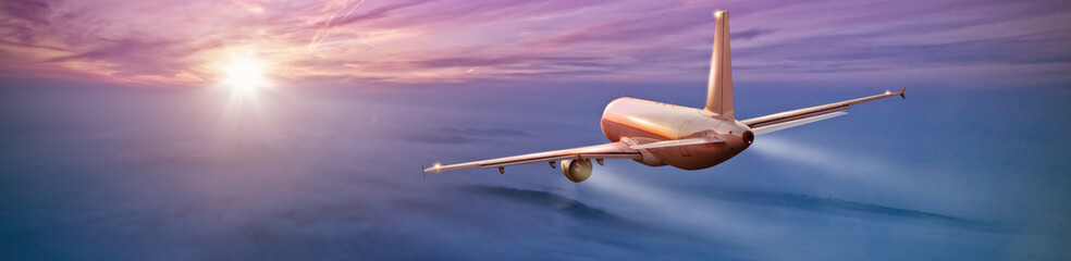 Naklejka premium Komercyjny samolot latający nad chmurami