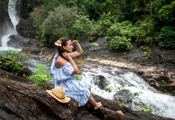 girl looks at the waterfall