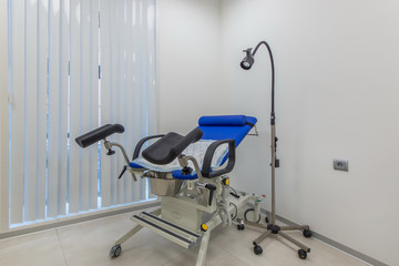 Gynecological examination table