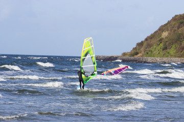 surfer windsurfer an der ostsee