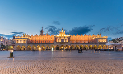Fototapeta na wymiar Cloth Hall on Main Market Square in Krakow, illuminated in the night