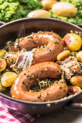 Grünkohl mit Bregenwurst und Röstkartoffeln
