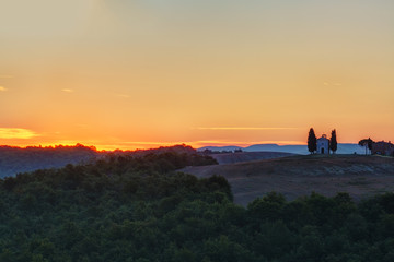 Obraz na płótnie Canvas Tuscany landscape at sunrise with a little chapel of Madonna di Vitaleta, Italy
