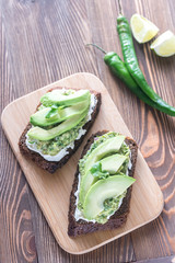 Toasts with cream cheese and guacamole