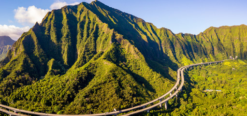 Green cliffs and mountains on the island of Oahu, Hawaii with the world famous Haiku stairs or the stairs to heaven.  - obrazy, fototapety, plakaty
