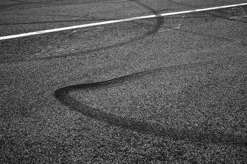 Skidding road markings