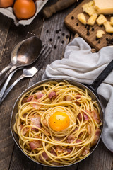 Pasta with bacon, egg and cheese