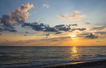 Obraz premium Amazing sea sunset, the sun, waves, clouds
