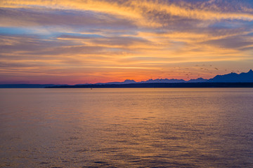 Obraz premium Beautiful sunrise at the lake Geneva Switzerland