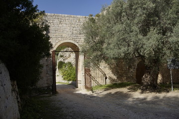 Fototapeta na wymiar Porta di accesso e mura della Citta Noto Antica