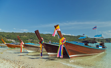 Fototapeta premium Boats on beach island