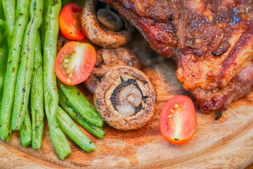 Tasty grilled ribs with vegetables