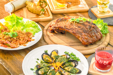 Tasty grilled ribs with vegetables