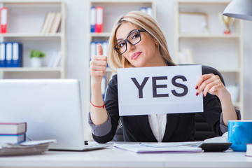 Young businesswoman with message in the office