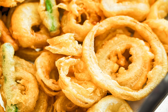 Homemade Crunchy Fried Onion Rings