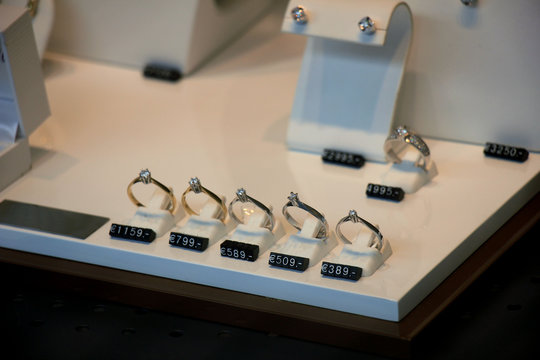 Diamond engagement rings