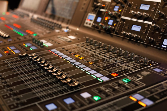 professional sound mixing console