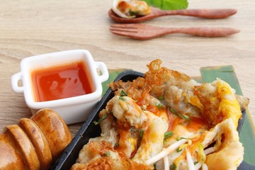 Fried clams crispy with omelet is delicious