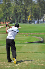 Obraz premium Golfer in Tee shot action on Tee off. 
