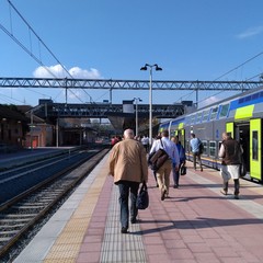 Passeggeri presso la stazione ferroviaria