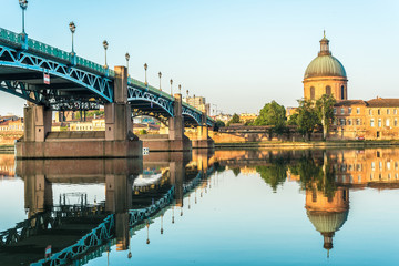 The Saint-Pierre bridge in Toulouse, France.