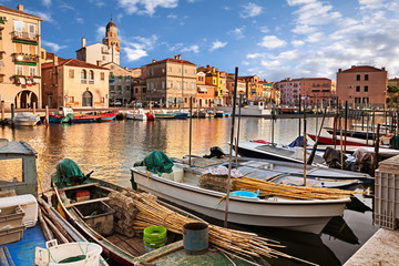 Chioggia, Venice, Italy: waterway in the old town with fishing boats - obrazy, fototapety, plakaty