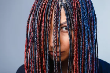Crédence de cuisine en verre imprimé Salon de coiffure Women Hairstyle with colorful hair extensions braided in thin plaits and afrobraids