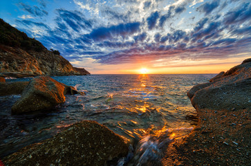 Fototapeta na wymiar Scenic coastal sunset on island of Elba in Tuscany