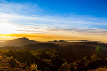 Obraz premium Sunrise at Doi Inthanon National Park, Thailand