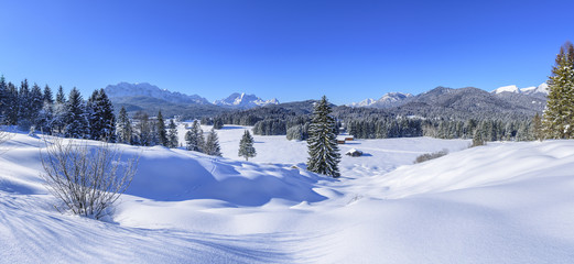 Obraz premium verschneite Landschaft nahe Mittenwald