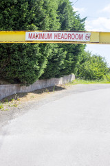 Maximum headroom sign