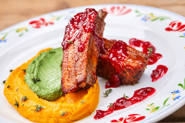 grilled ribs with pumpkin puree
