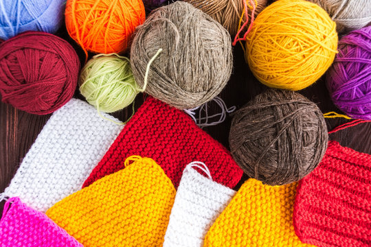 knitting ball of yarn and knitting needles
