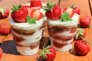 Cake layers (cream and shortcake) strawberry