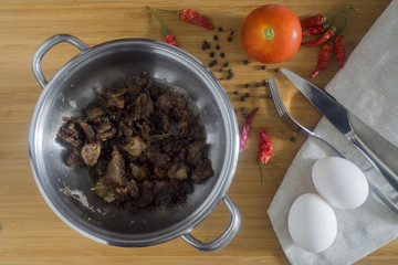 kavurma, yumurtalı kavurma omlet veya et.