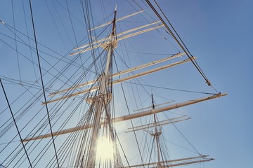 Obraz premium Sail masts in bright light