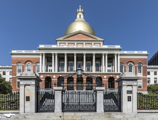 Fototapeta na wymiar The Massachusetts State House Under Blue Sky