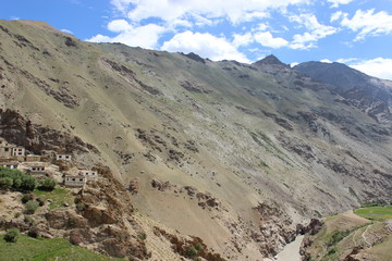 Fototapeta na wymiar beautiful mountain landscape in Nepal.to a meeting of adventure