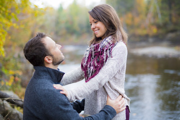 Fototapeta premium Young couple in love in a park on a autumn day