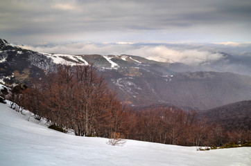 Fototapeta na wymiar Beautiful winter mountain landscape