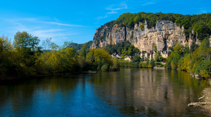 Fototapeta na wymiar Die Dordogne bei La Roque Gageac