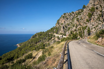 Fototapeta na wymiar Route de montagne dans la Serra de Tramontana à Majorque (Îles Baléares, Espagne)