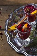 hot mulled wine with cinnamon, cardamom and anise