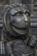 Obraz premium Griffin statue in front of Cathedral in Bremen, Germany